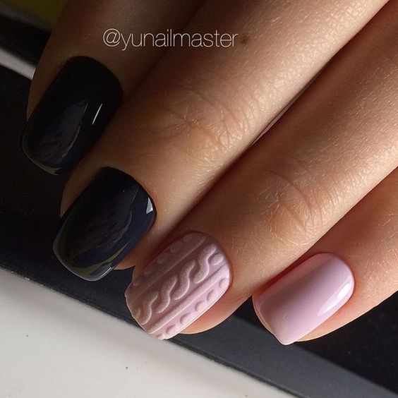 Paznokcie z różowymi sweterkami