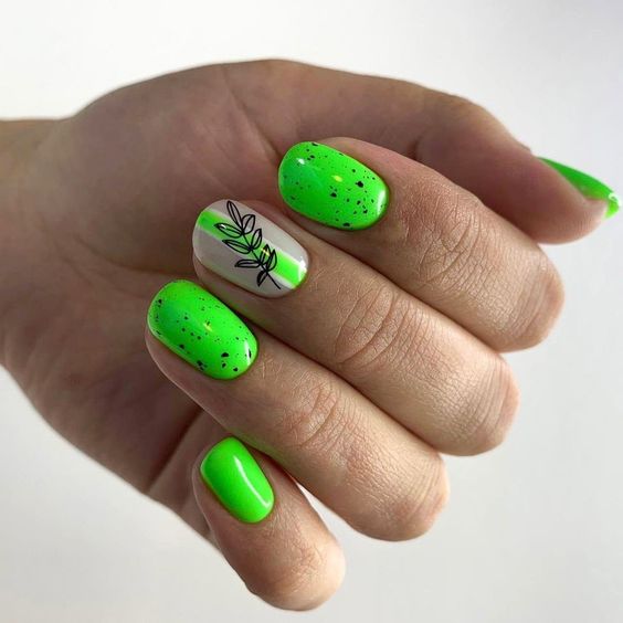 Neonowe zielone paznokcie na lato