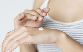 Jak odżywić skórę dłoni?